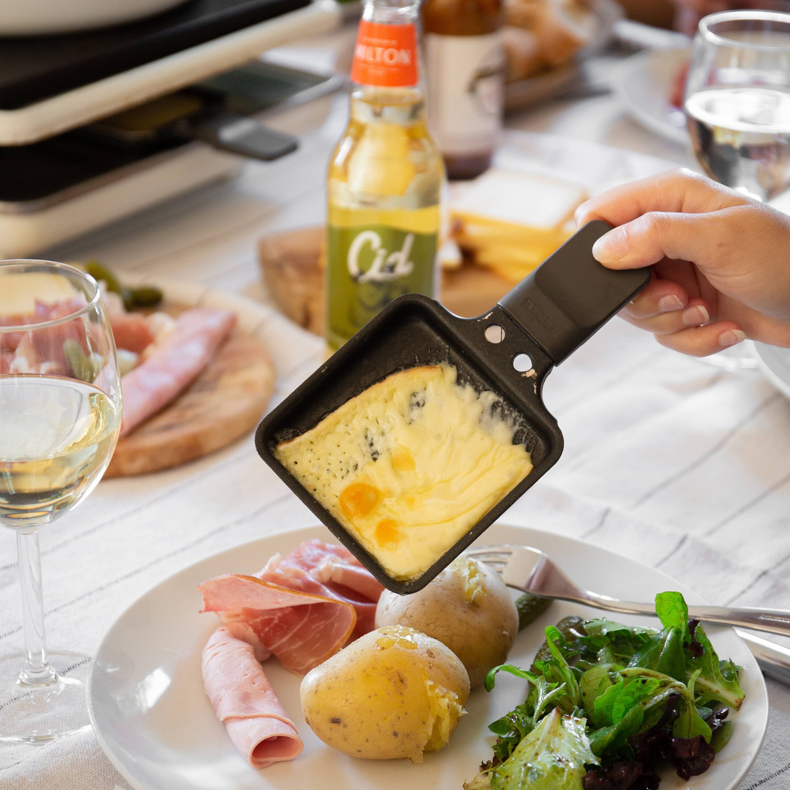 Quel Cidre pour Accompagner une Raclette ? - Calyce Cidre